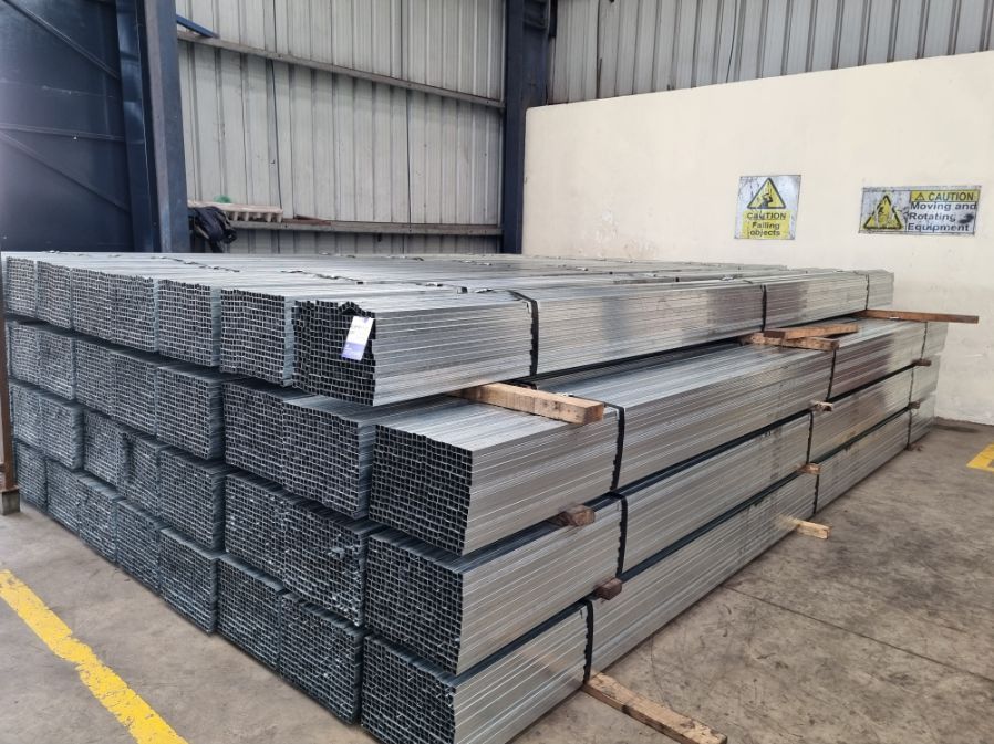 Strapped bundles of galvanised tubes
